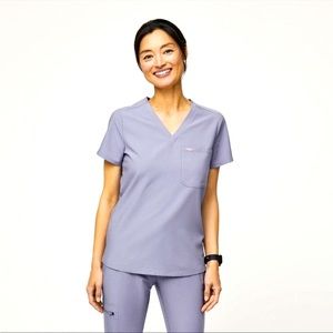 Figs Vapor Blue Space Dye Catarina scrub top